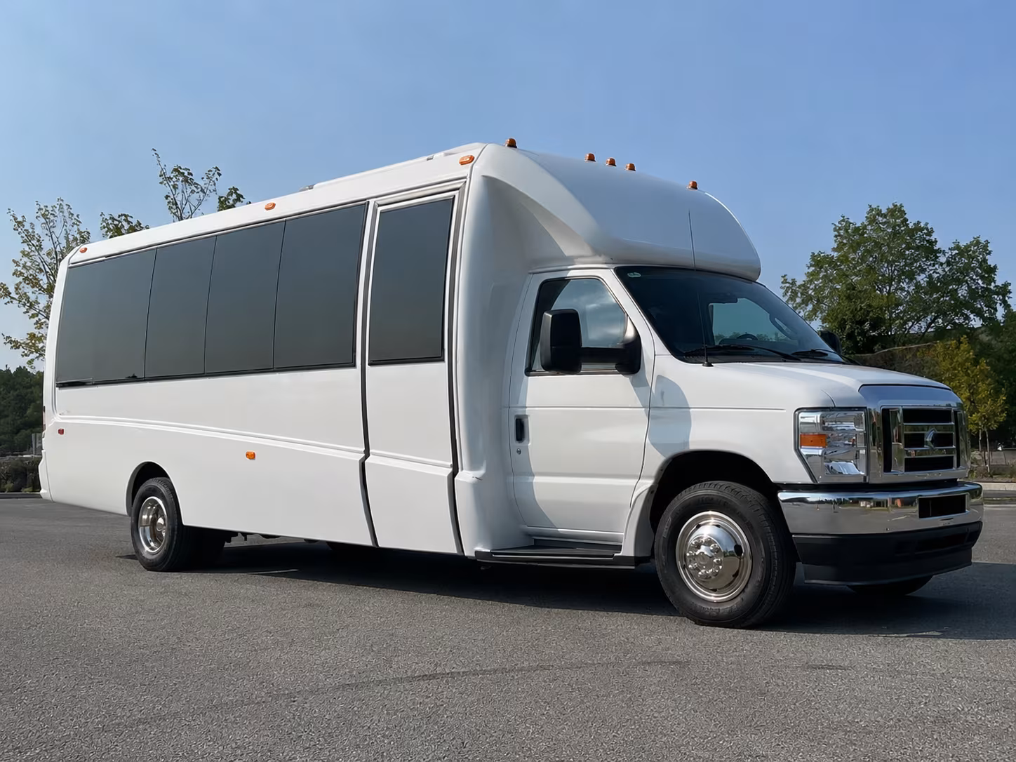 18 Passenger Party Bus Exterior