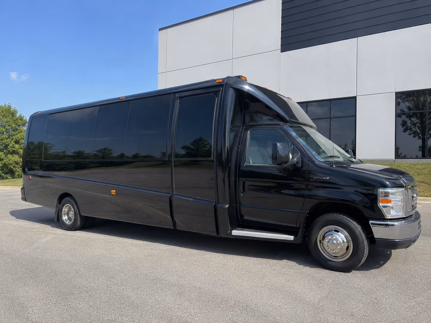 Little Rock Birthday, Sweet 16, & Quinceañera Transportation party bus exterior